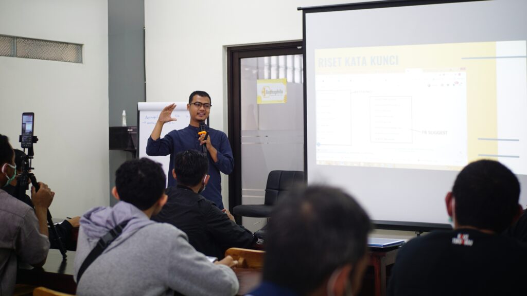 Sewa Ruang Seminar Pelatihan Coworking Space Malang Anthophila